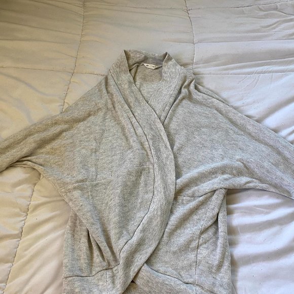 Light grey shawl - Picture 1 of 2